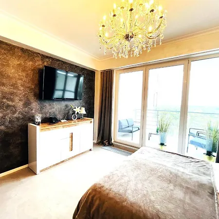 Apartment Royal Suite, 50 Meters To Beach, 10th Floor, Beautiful View, Baltic Dziwnowek