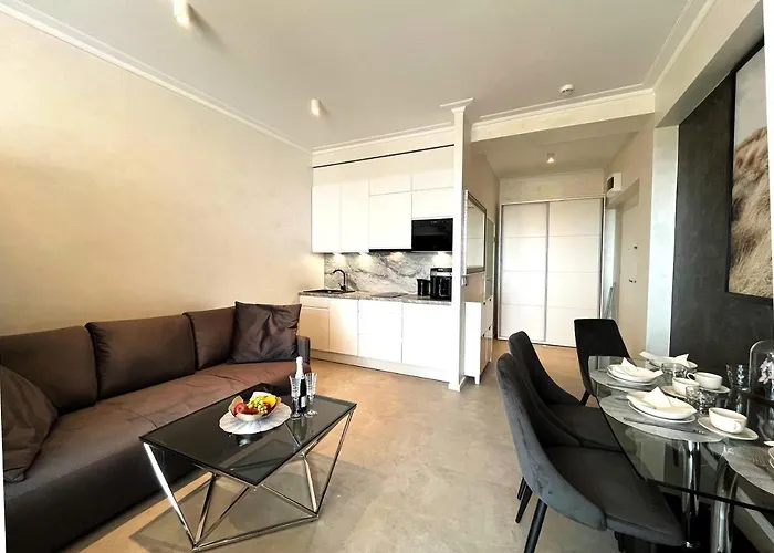 Royal Suite, 50 Meters To Beach, 10th Floor, Panoramic View, Parking, Porta Mare Active & Appartement